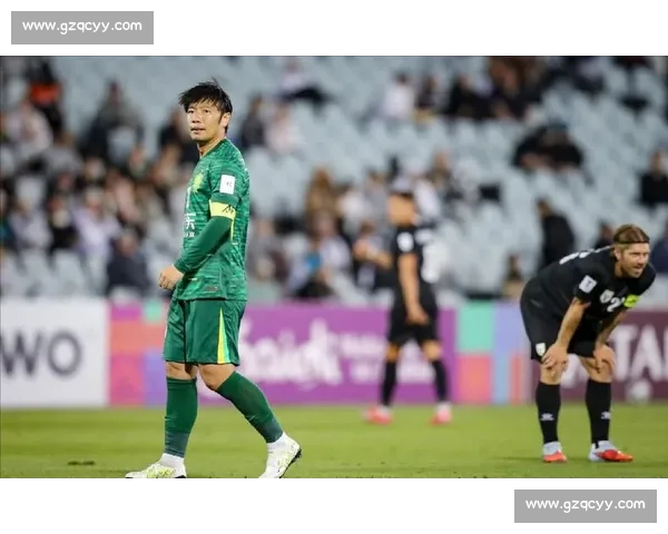 李磊 200 战获纪念球衣 与张稀哲 400 战传奇合影致敬队史